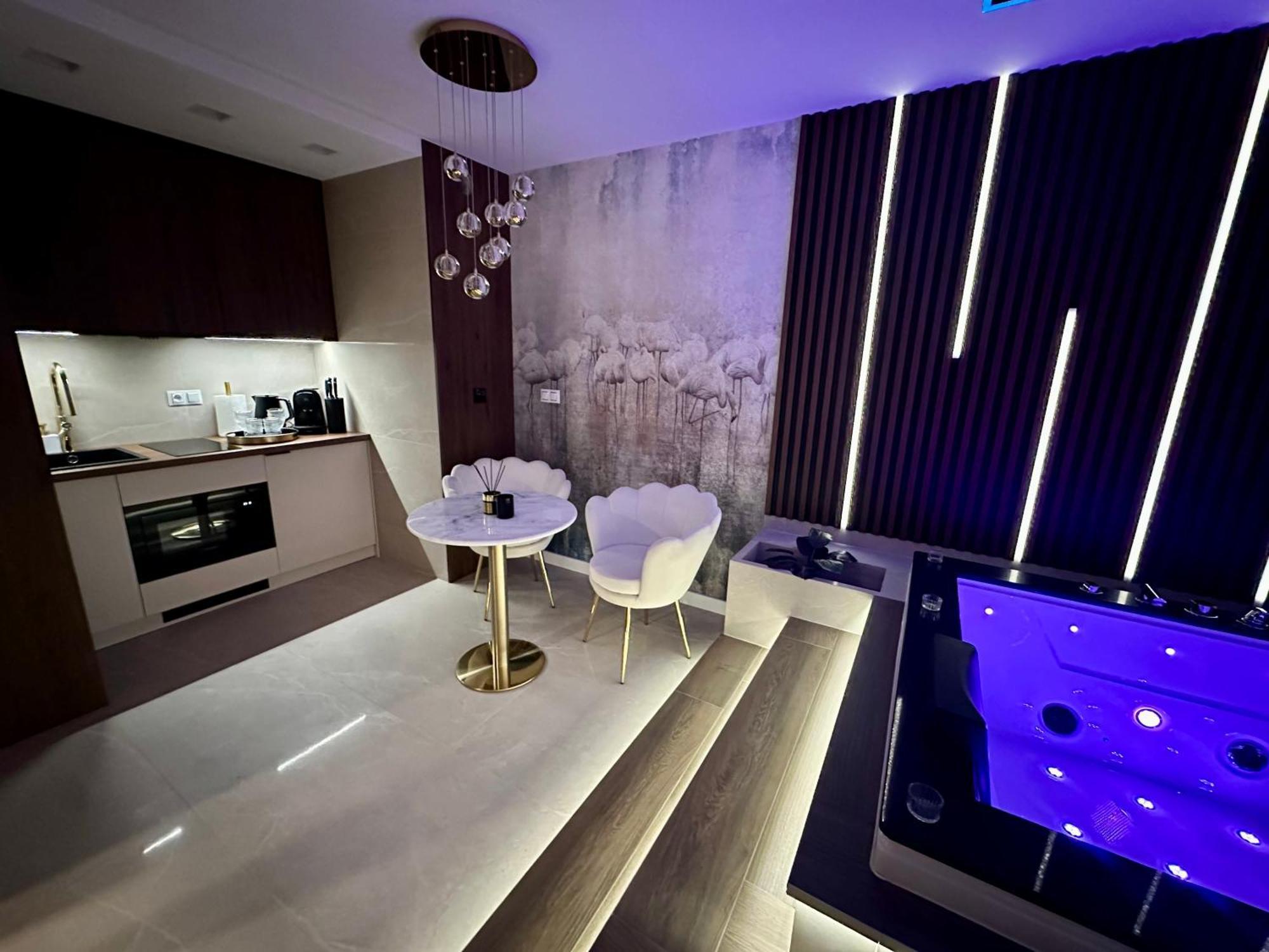 Masarska 8 Vip Apartamenty Jacuzzi Краков Экстерьер фото